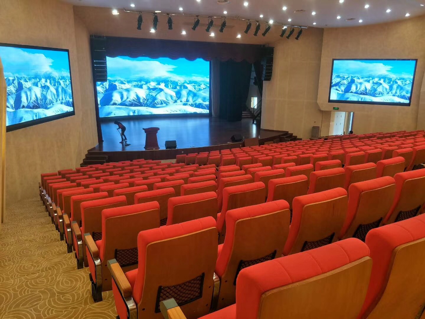 大學會議廳裝修實景圖