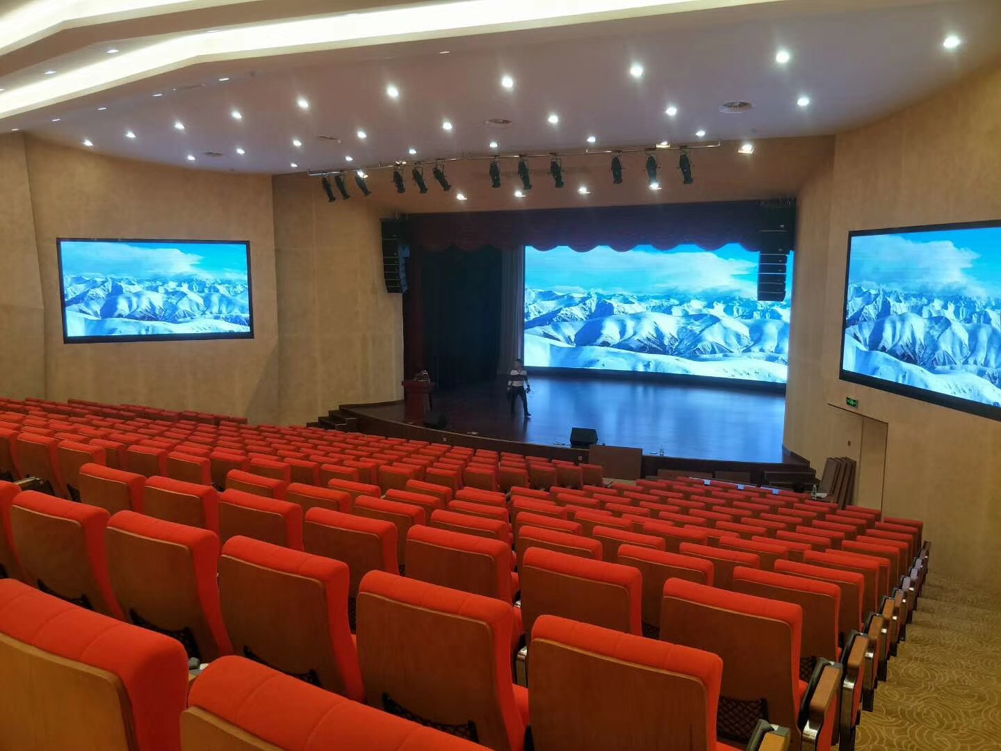 大學會議廳裝修實景圖