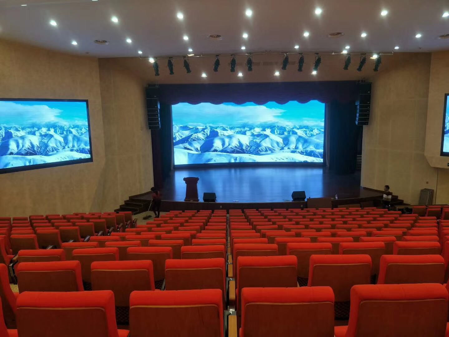大學會議廳裝修實景圖